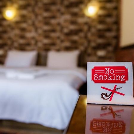 Metekhi'S Galavani Hotel Tbilisi Esterno foto