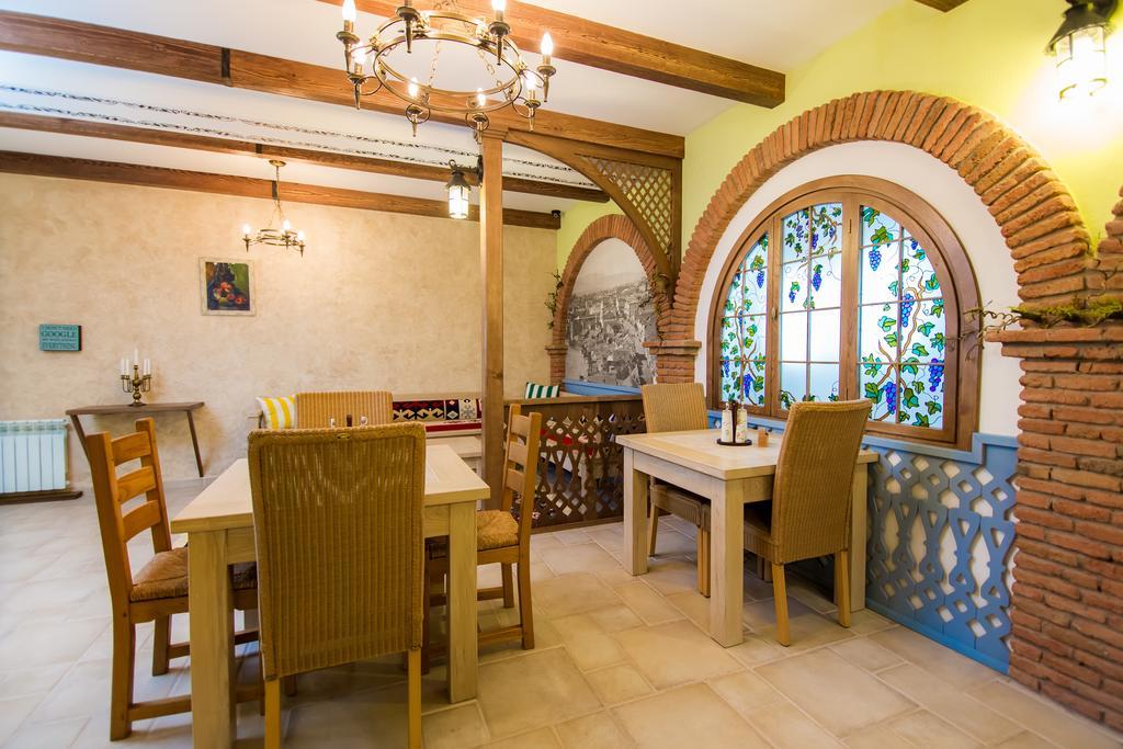 Metekhi'S Galavani Hotel Tbilisi Esterno foto