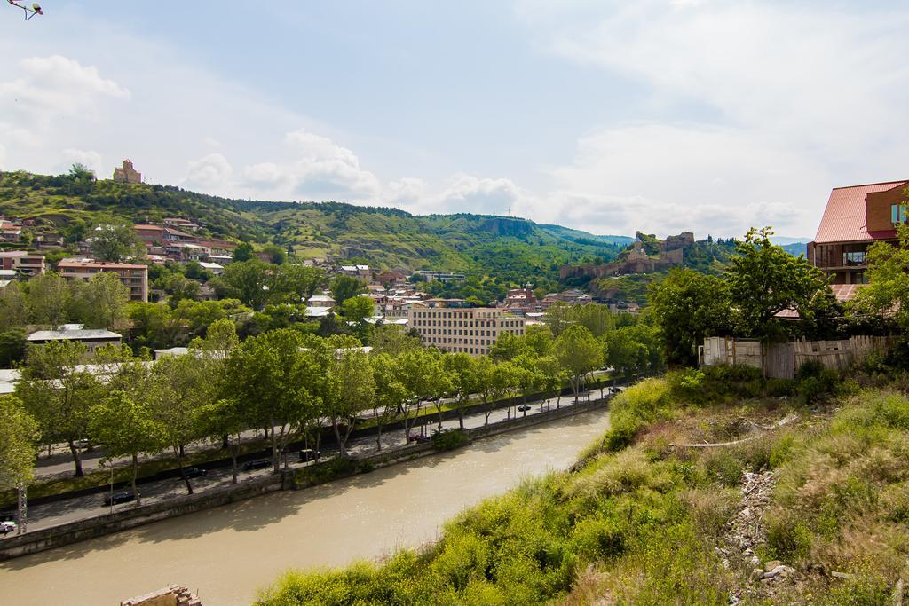 Metekhi'S Galavani Hotel Tbilisi Esterno foto