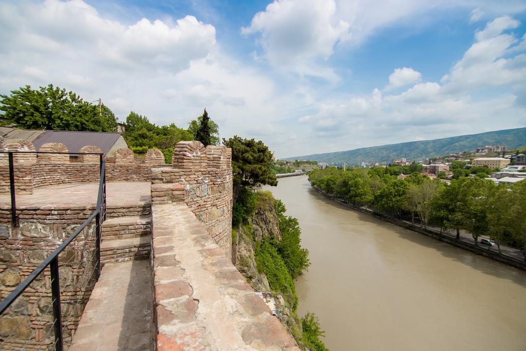 Metekhi'S Galavani Hotel Tbilisi Esterno foto