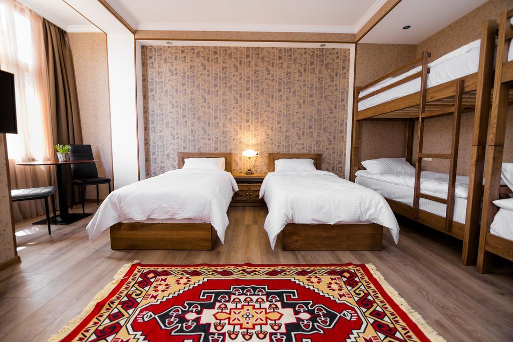 Metekhi'S Galavani Hotel Tbilisi Esterno foto
