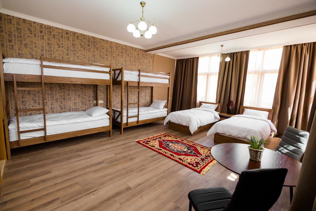 Metekhi'S Galavani Hotel Tbilisi Esterno foto