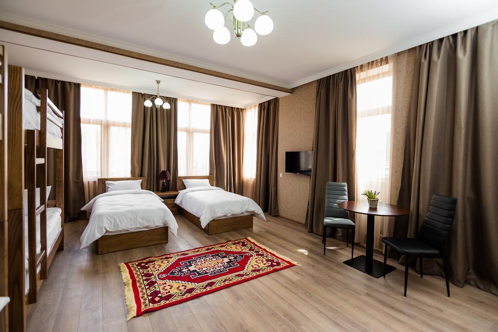 Metekhi'S Galavani Hotel Tbilisi Esterno foto