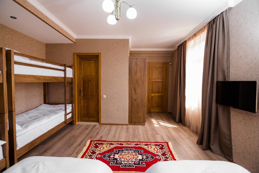 Metekhi'S Galavani Hotel Tbilisi Esterno foto