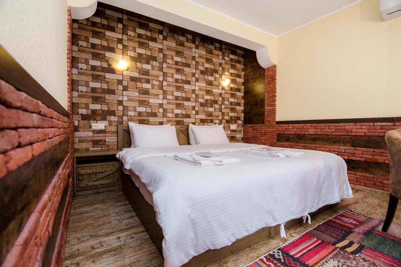 Metekhi'S Galavani Hotel Tbilisi Esterno foto