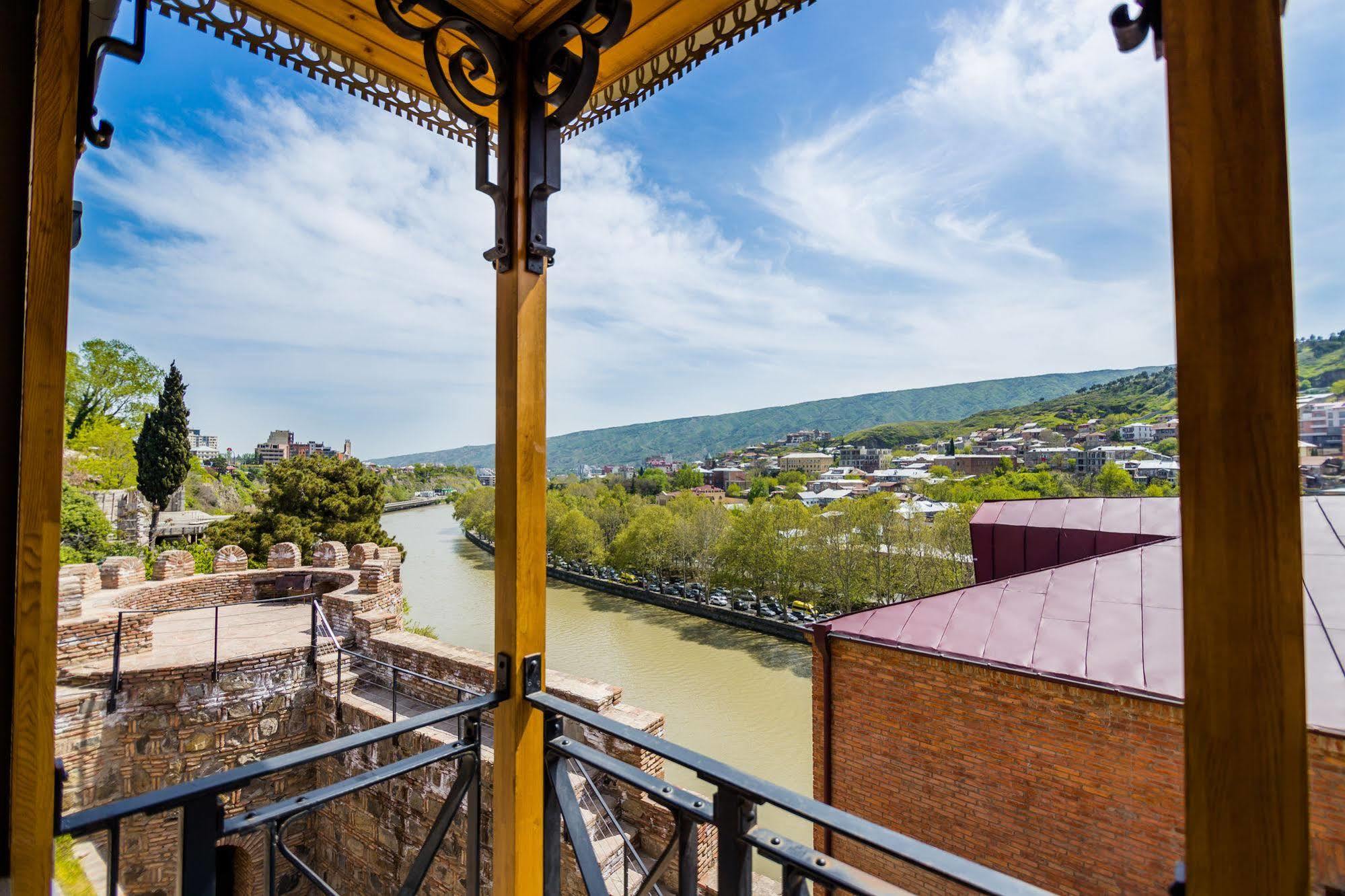 Metekhi'S Galavani Hotel Tbilisi Esterno foto