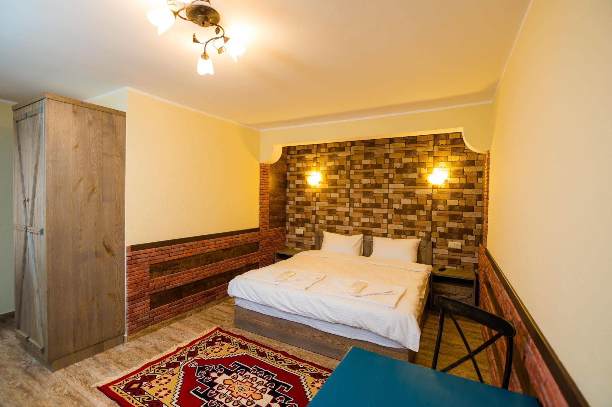 Metekhi'S Galavani Hotel Tbilisi Esterno foto