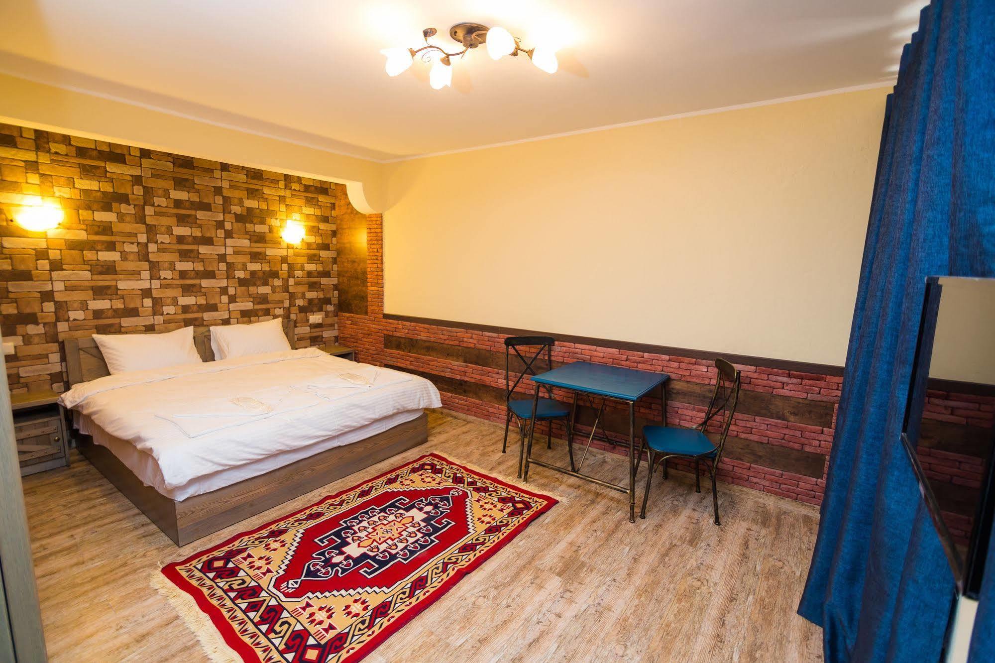 Metekhi'S Galavani Hotel Tbilisi Esterno foto